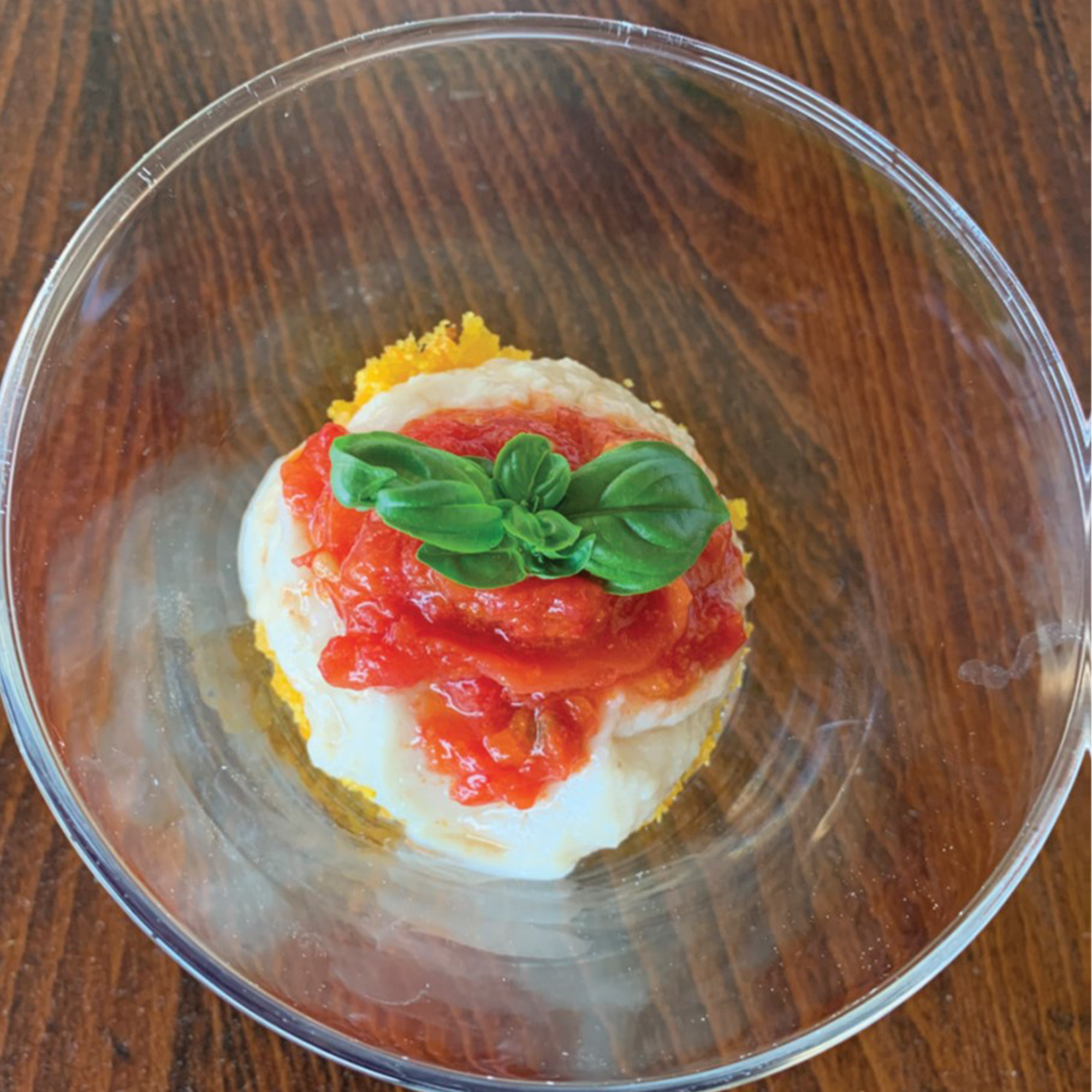 Crema fredda di fagioli Tondino del Tavo con crumble di granturco e pomodoro